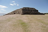 Cairn de Bernenez, the megalithic structure houses five cromlechs